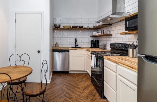 Salem Apartment | Salem Historic Downtown 3BRM/2BATH
