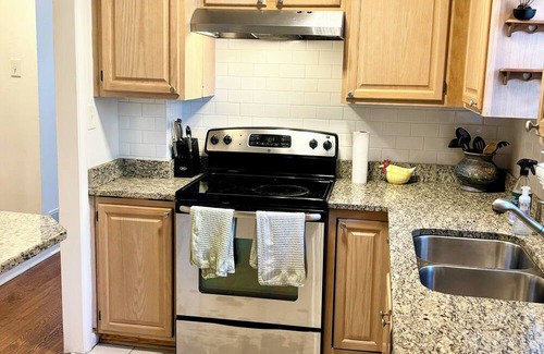 Piedmont Heights House | Midtown House, Walk to Piedmont Park, private Fire Pit, Sleeps 14, free parking