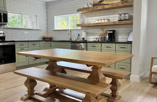 Manhattan House | 100 year old Montana Cottage!