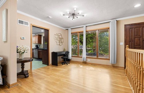 Rockford House | Spacious 4BR Retreat in Rockford