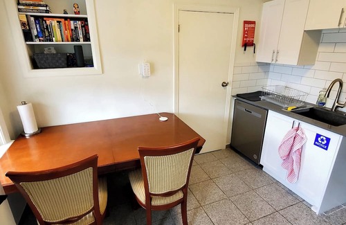 Weston House | Cozy 3 bed 2 bath in Weston Village
