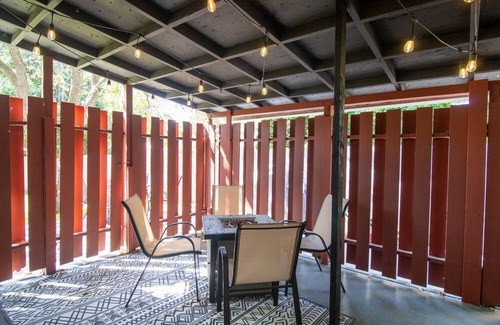 Rochester House | Little Nest/ 2 mi to Mayo Clinic, 2 bed w/Lg Yard,Pet Friendly,One level home
