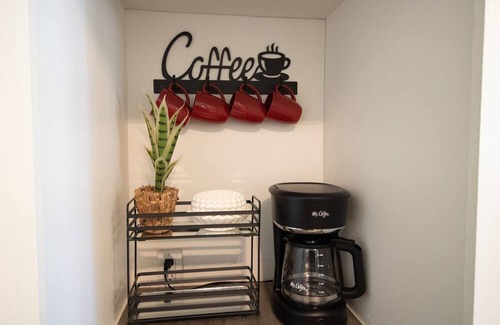 Rochester House | Little Nest/ 2 mi to Mayo Clinic, 2 bed w/Lg Yard,Pet Friendly,One level home