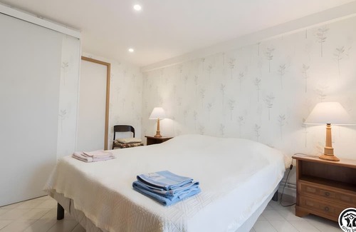 Villefranche-de-Lauragais Bed & Breakfast | Guest Room 'Pause Canal Du Midi 1'