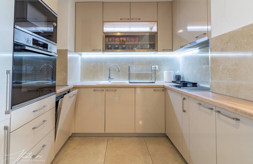 Sarajevska Apartment | Skyline Panorama Apartment Balcony, Garage & Spa Access