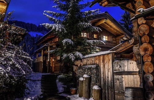 Maria Alm am Steinernen Meer Ski Chalet | Exclusive chalets with sauna, whirlpool & fireplace - pets welcome