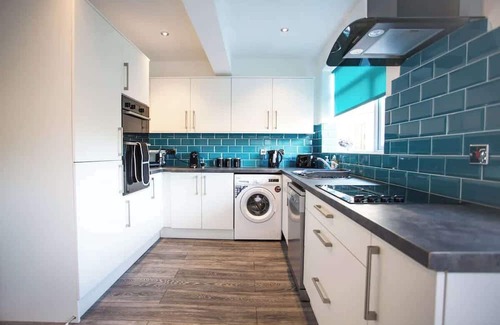 Tamworth House | 3 Bed Town Centre House with Parking in Tamworth