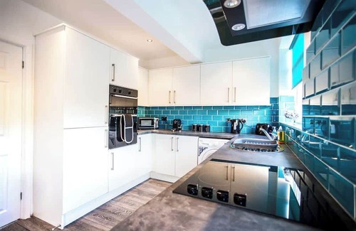 Tamworth House | 3 Bed Town Centre House with Parking in Tamworth