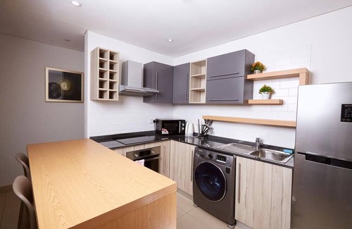 East Legon Apartment | Chic 1-bedroom apartment in marvelous Accra with fitness room, AC