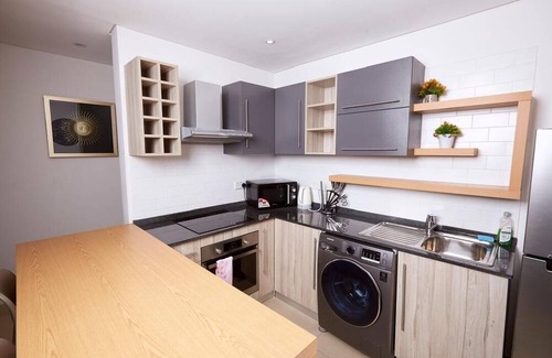 East Legon Apartment | Chic 1-bedroom apartment in marvelous Accra with fitness room, AC