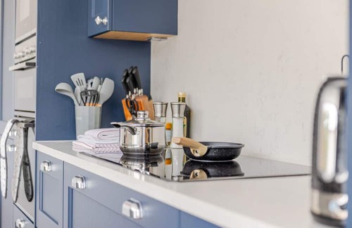 Leamington Spa House | Stylish 5-Bed Townhouse in Prime Leamington Spa