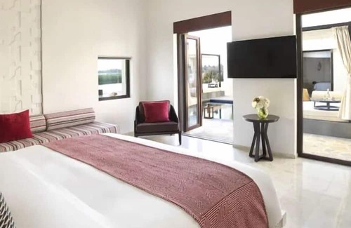 Salalah Hotel | Luxurious 2BR Villa w/Private Pool & Garden view! Gym Access, Free Parking!