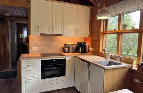 Borgarnes Cottage | Cosy cottage with a jacuzzi close to Krauma, Hraunfossar and Langjokull glacier