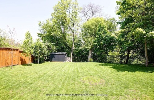 Etobicoke House | Luxury Executive Home close to Golf Course
