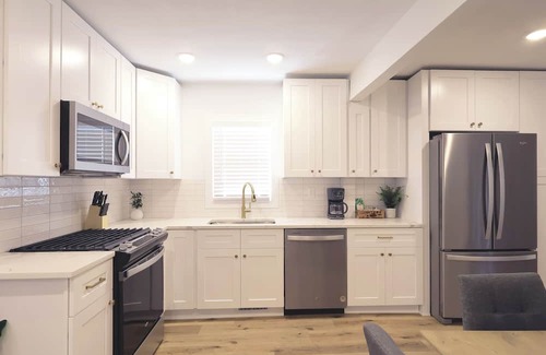 West Seventh House | Highland Park 3BR Family + Pet Friendly Retreat Close to MOA, Airport, Colleges