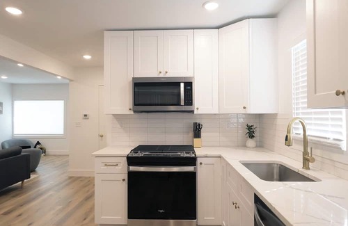 West Seventh House | Highland Park 3BR Family + Pet Friendly Retreat Close to MOA, Airport, Colleges