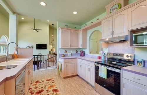 Marcola House | Prime McKenzie River Gem: Sunroom + Views!