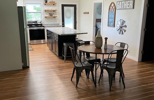 Magnet House | Solitude and Discovery overlooking the great Oxbow Bend of the Ohio River.