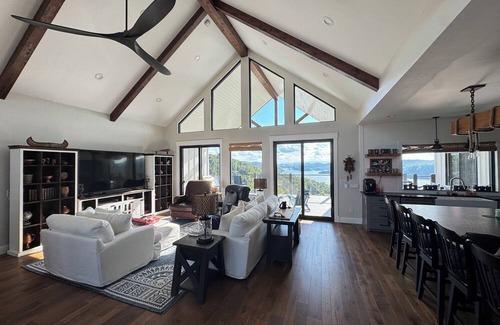 Maynardville House | Luxury Mountain & Lakeside Retreat with Hot Tub