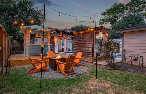 Westbury House | Paradise Retreat: Heated Pool, Jacuzzi & 75” TV