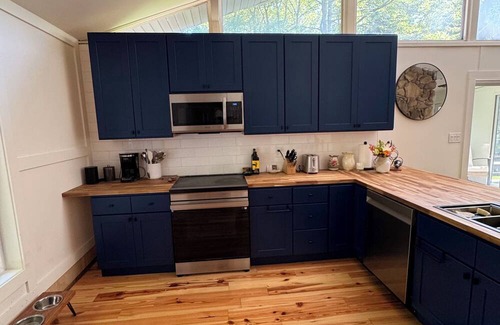 Parksville House | 3-bedroom house in beautiful Parksville with AC