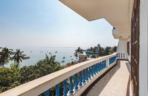 Dona Paula House | Sea View 5 Bedroom Luxe