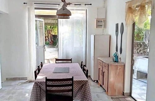 Poste Lafayette House | Relaxed Coastal Living