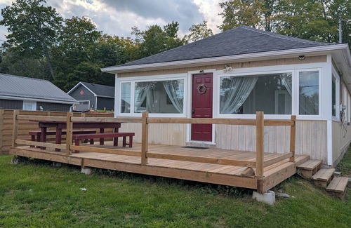 Innisfil Cottage | Lakehouse Peaceful Cottage Modern Retreat - Pet Friendly!