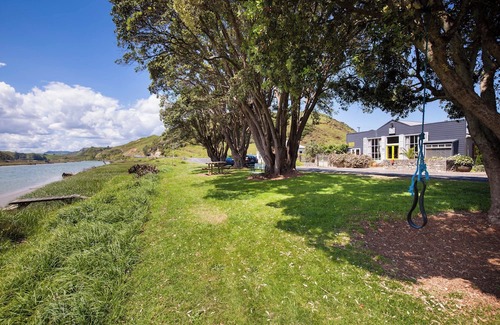Awakino House | Awakino River Lodge - Coastal Romance - Historic - Spa Pool - Black Sand Beaches