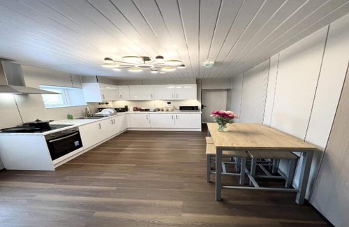 Pembroke Dock Apartment | OYO Welsh Accomodation Standard Family of 3 Room