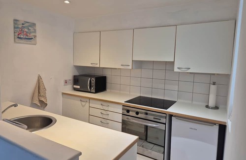 The Docks House | 2 Bedroom Dockland Apartment- Free Parking for one car.