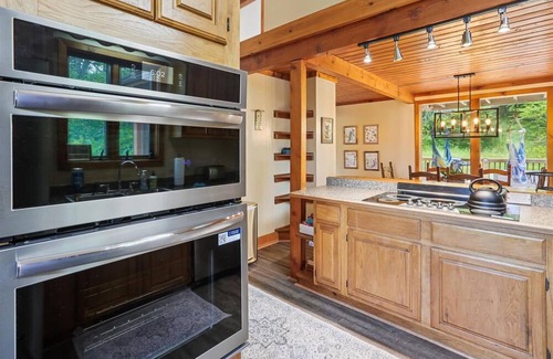 Northface House | Ski easiest access to Salamander Trail!