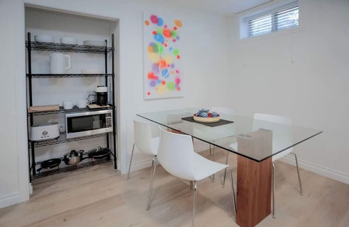 Kerrisdale House | Cute Executive Basement Suite