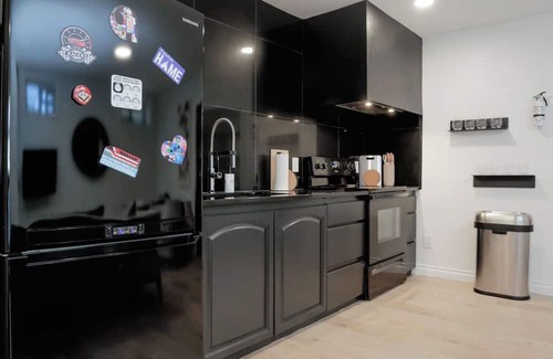 Kerrisdale House | Cute Executive Basement Suite