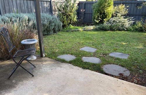 Highton Apartment | New Property Special-100m Highton Village - $150/n