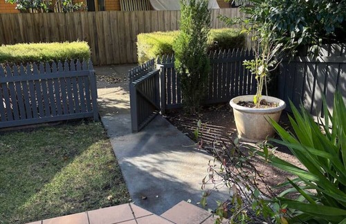 Highton Apartment | New Property Special-100m Highton Village - $150/n