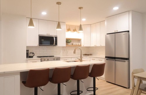 Merriam Park West House | Union Park Retreat 4BR 2 King Beds Close to MSP, MOA, Colleges & River Trails