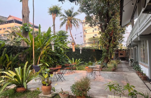 Chang Phueak House | Relax in a Sunny Bedroomwith AC in a Modern Thai House, Perfect Location.