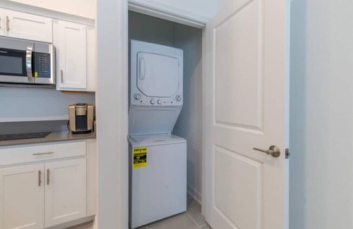 Winter Garden Apartment | Apartment for travel workers/desk & full kitchen