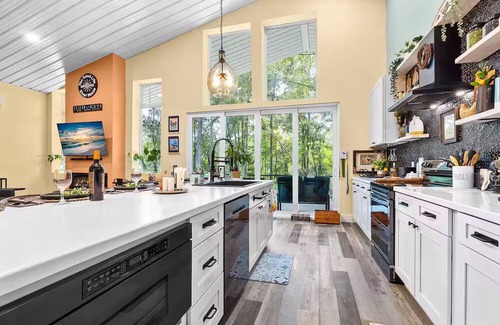 High Springs House | Luxury Riverfront Barndominium!