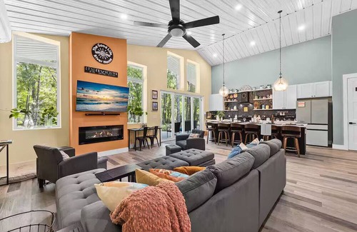High Springs House | Luxury Riverfront Barndominium!