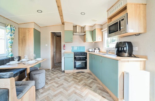 Great Billing Cottage | WILLOWBROOK HIDEAWAY - BILLING AQUADROME in Billing Aquadrome Holiday Park