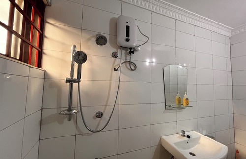 Eastern Region Apartment | Marvelous apartment with AC in vibrant Somanya
