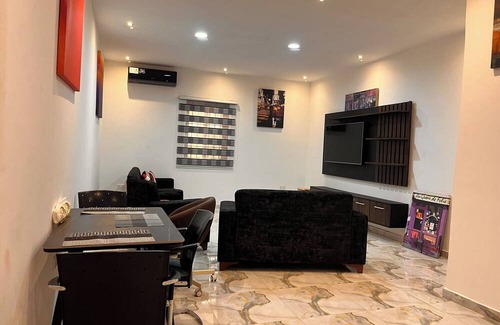 Eastern Region Apartment | Enchanting 3-bedroom apartment with AC in Somanya