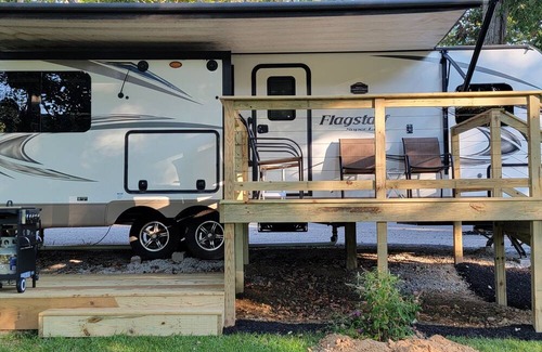 Battletown House | Cozy RV on the river.