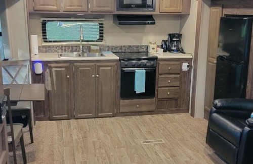 Battletown House | Cozy RV on the river.