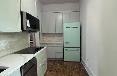 West Main HIll Apartment | Gorgeous renovated historic 2-bedroom apartment in Kalamazoo