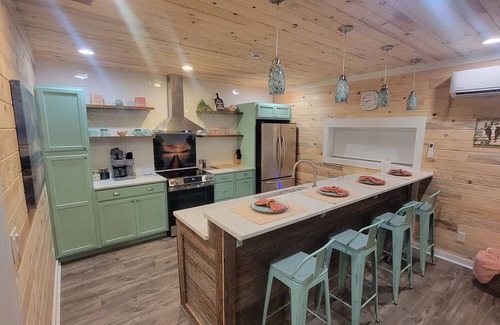Battletown Cabin | Charming 1-bedroom cabin on Little Blue River.