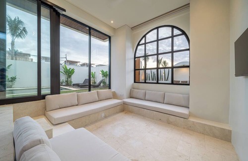 Uluwatu Villa | 3BR Villa in Central Uluwatu – Walk to Beach