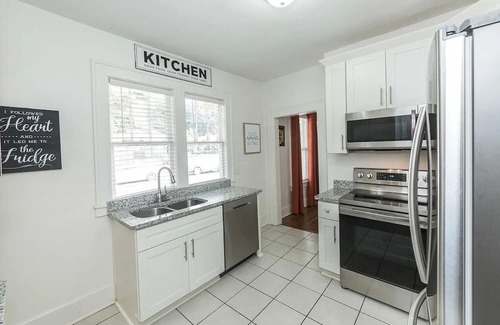 Central Gardens House | Central Gardens Bungalow: Long Term Stays Welcome!